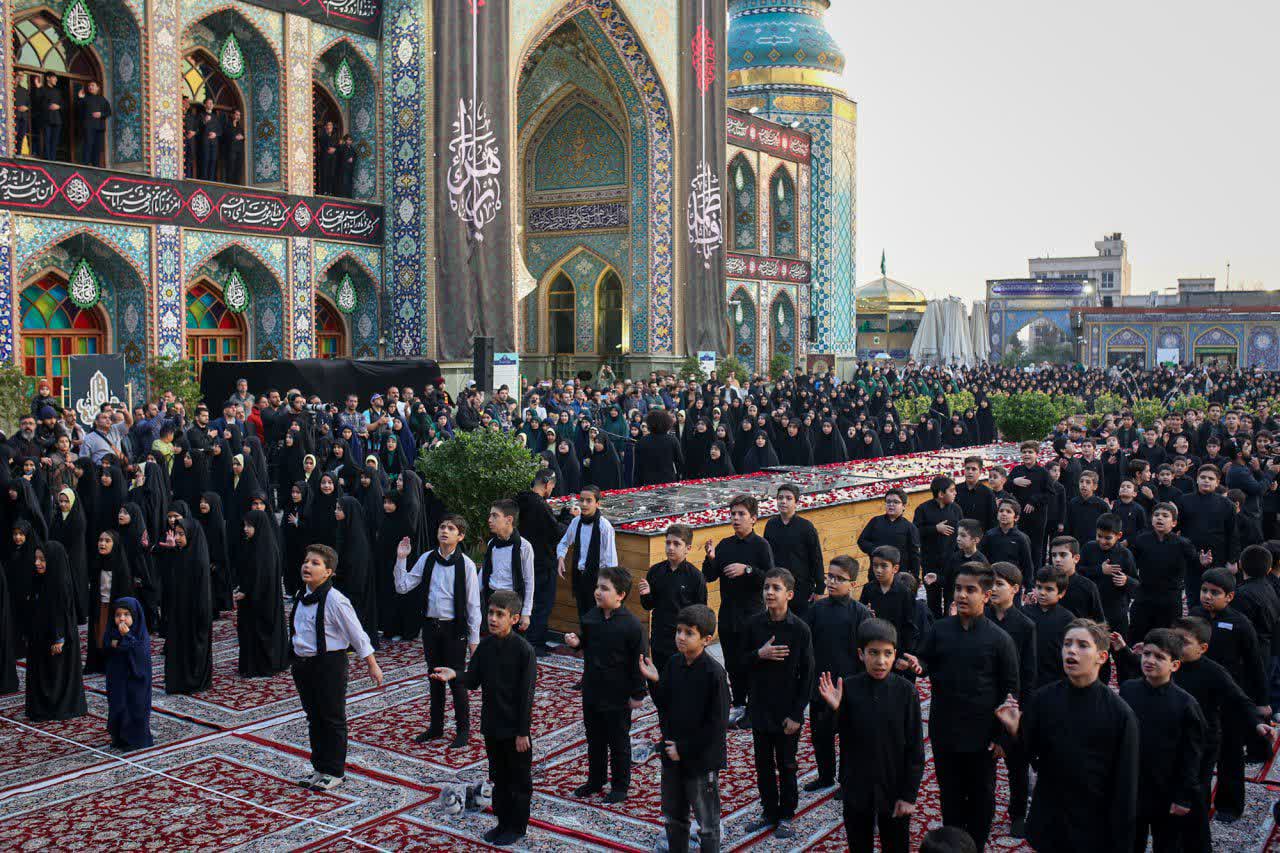 همخوانی سرود "خورشید نمی‌سوزد" با حضور پویانفر و ۲ هزار نوجوان
